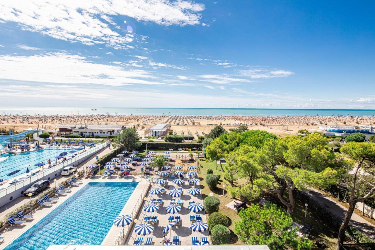 Hotel Palace Bibione Esterno foto
