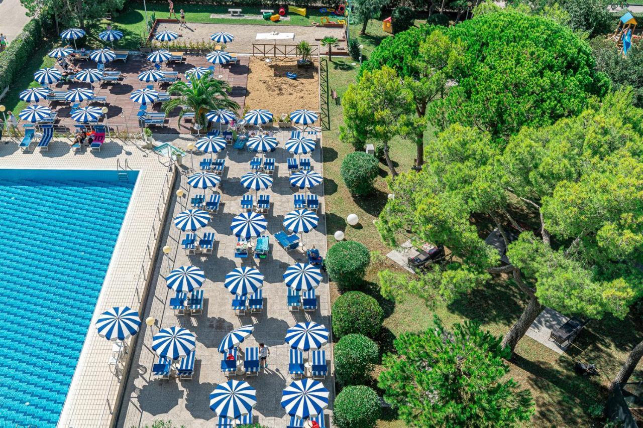 Hotel Palace Bibione Esterno foto