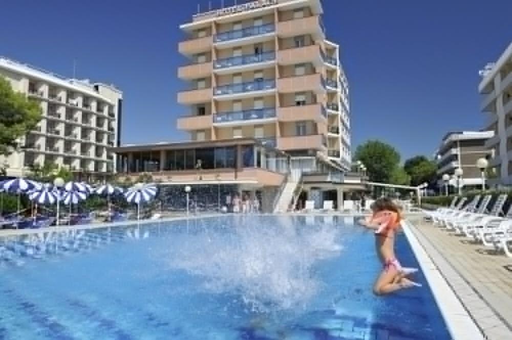 Hotel Palace Bibione Esterno foto