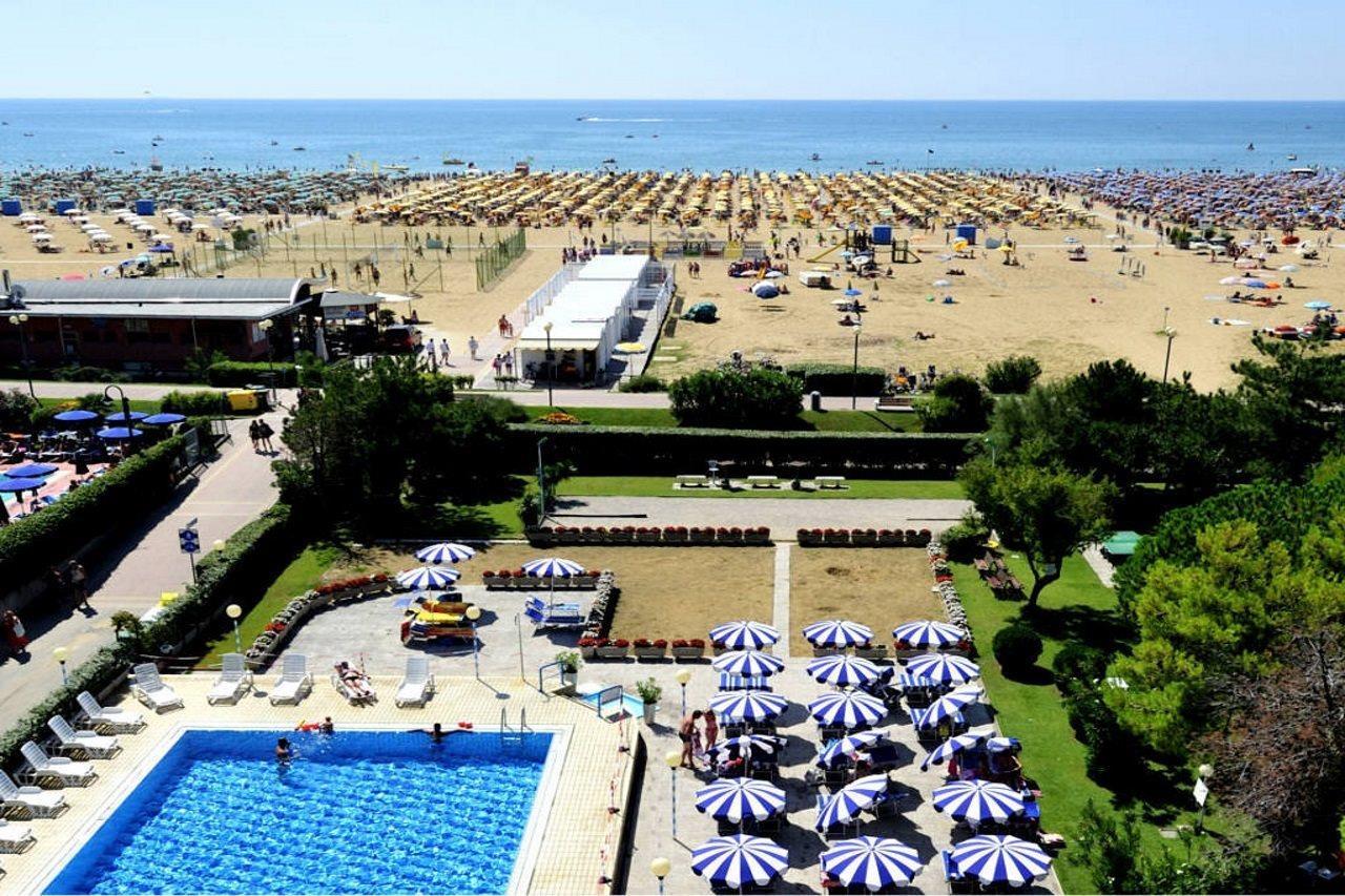 Hotel Palace Bibione Esterno foto