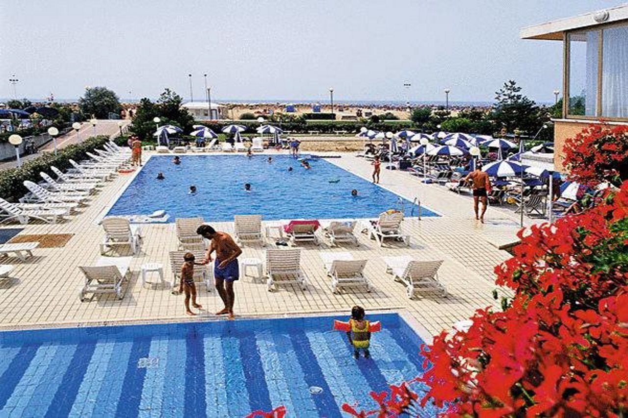Hotel Palace Bibione Esterno foto