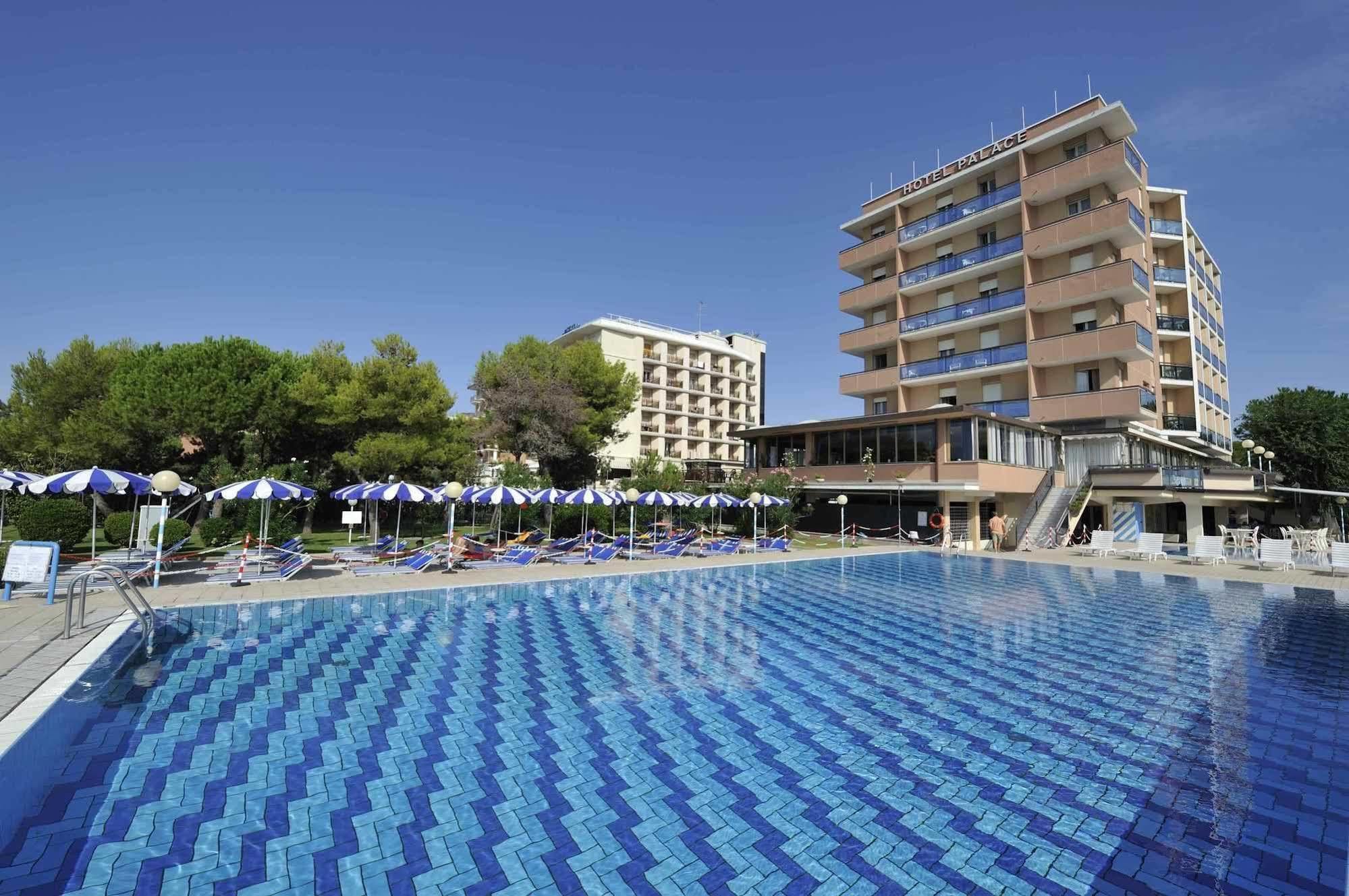 Hotel Palace Bibione Esterno foto
